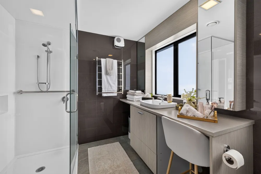 Photos of 550 Bower Avenue