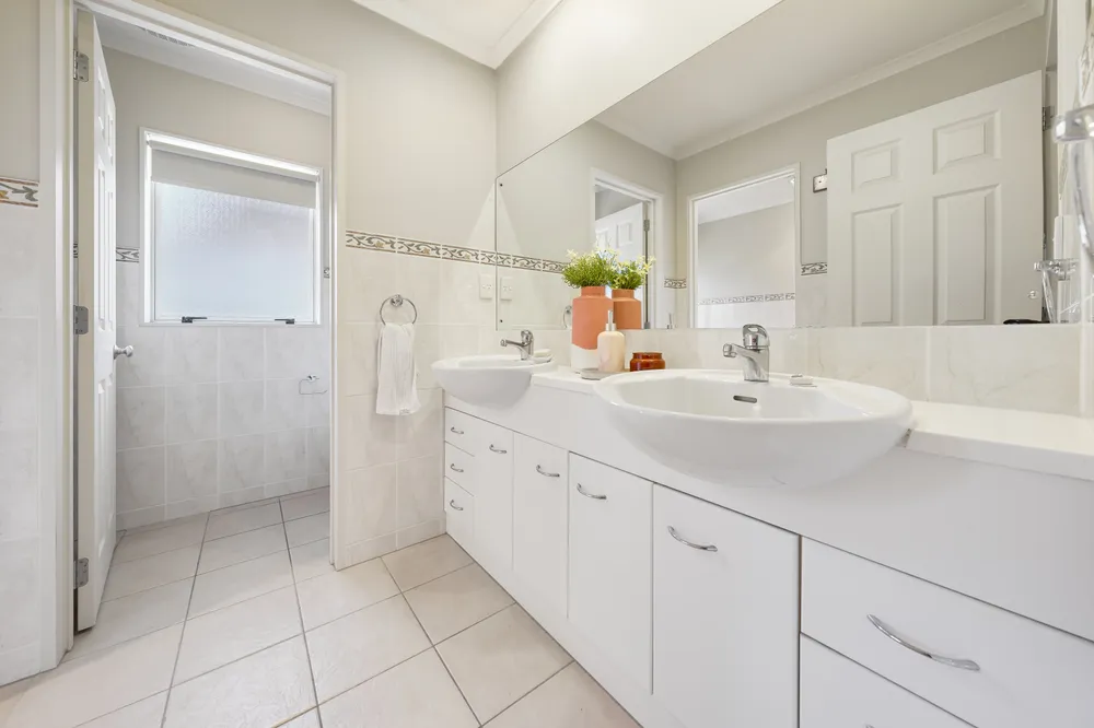 Photos of 20 Glen Bay Close