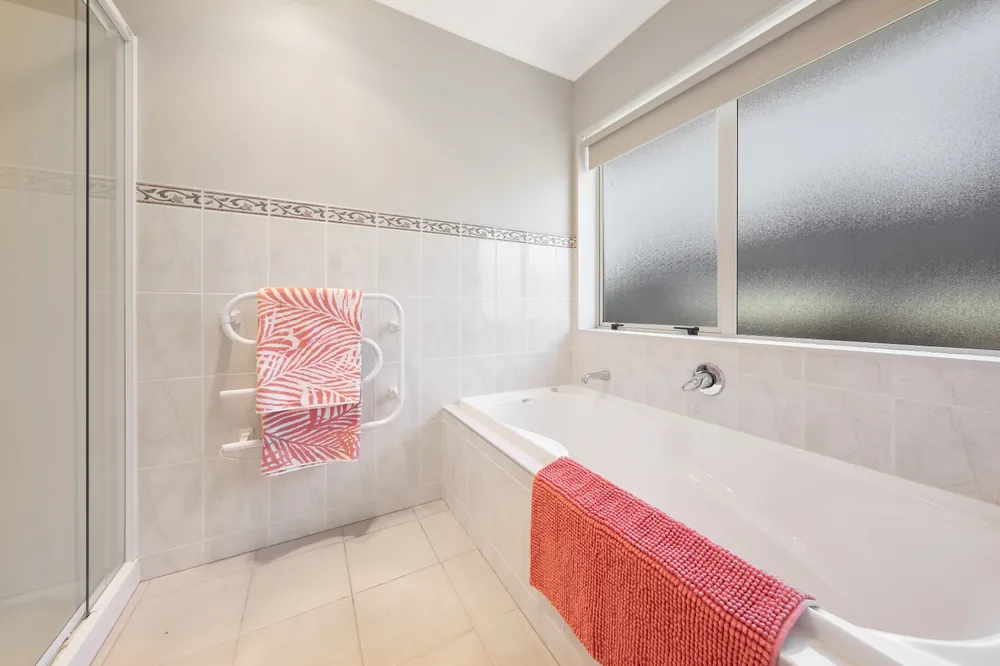Photos of 20 Glen Bay Close