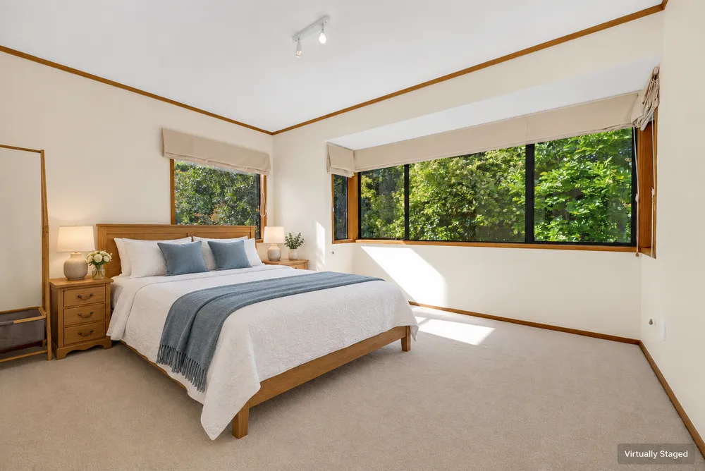 Photos of 90 Haseler Crescent