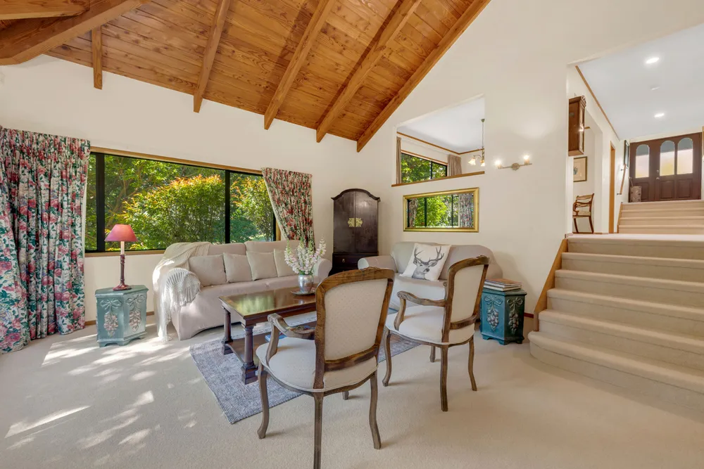 Photos of 90 Haseler Crescent