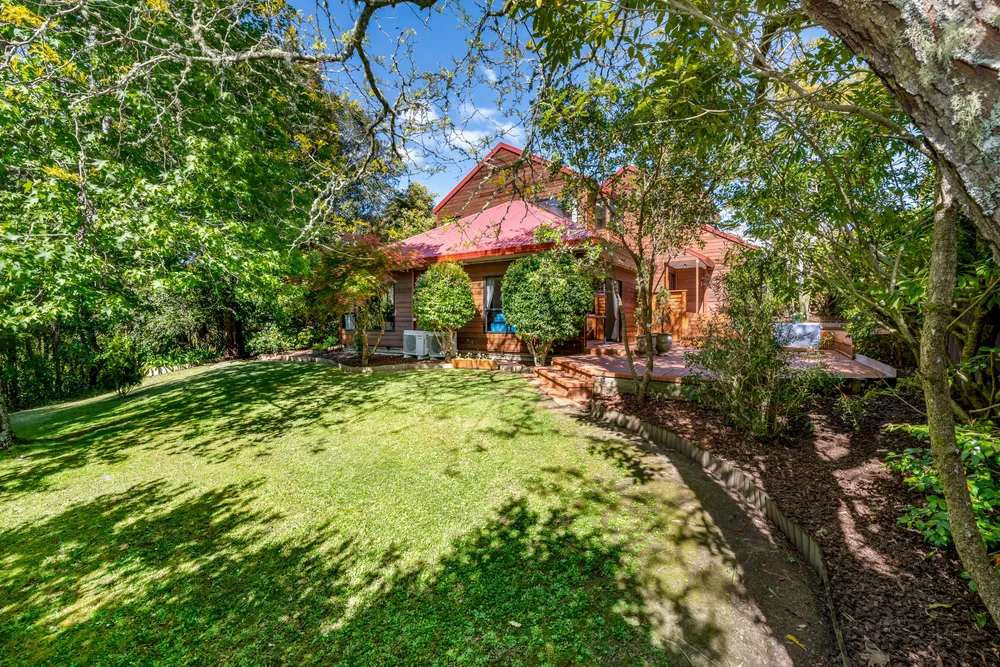 Photos of 90 Haseler Crescent