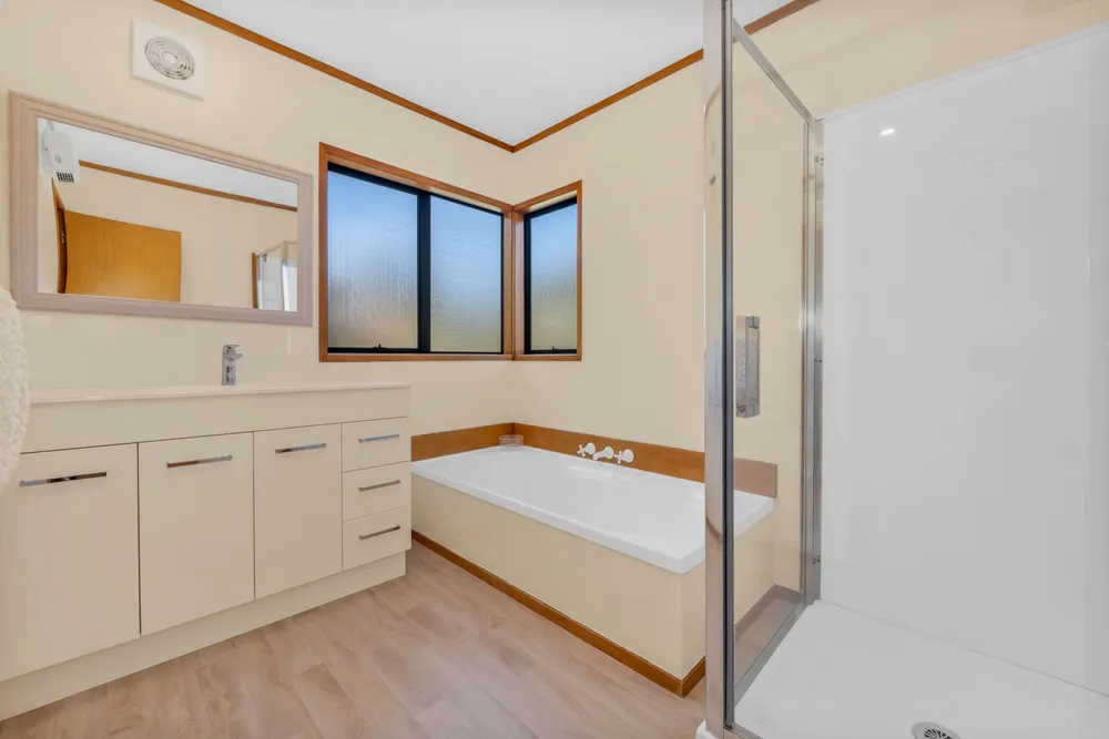 Photos of 90 Haseler Crescent