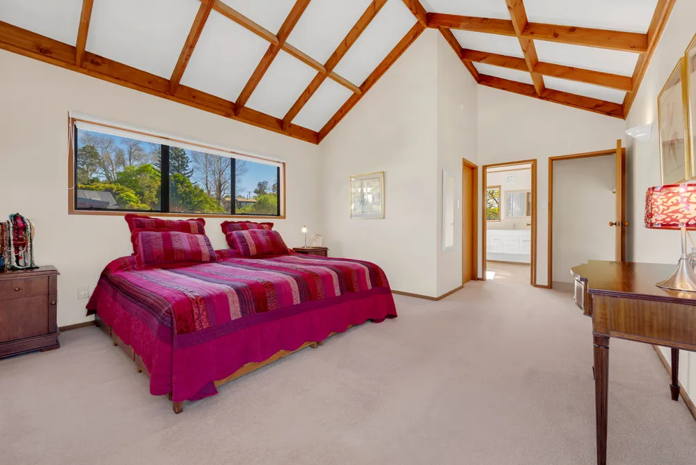 Photos of 90 Haseler Crescent