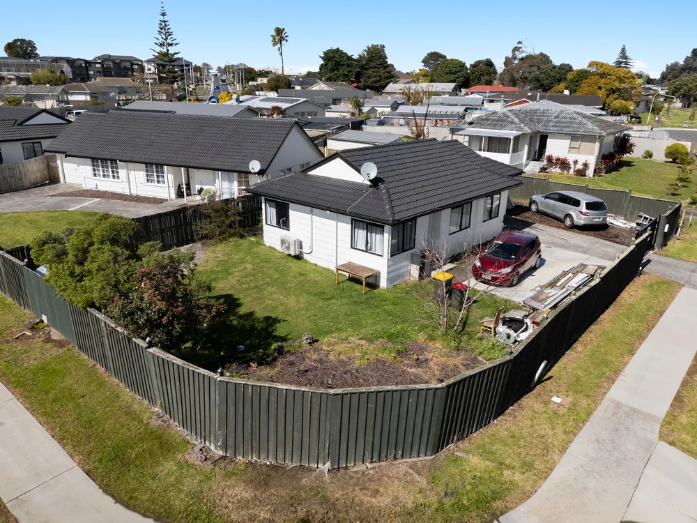 Photos of 2 Staverton Crescent
