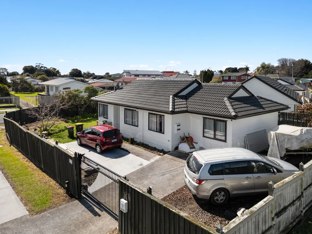 Photos of 2 Staverton Crescent