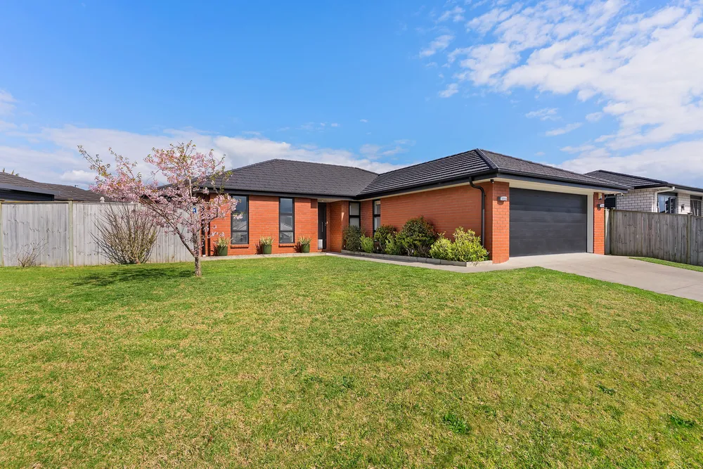 Photos of 29 Lippiatt Crescent