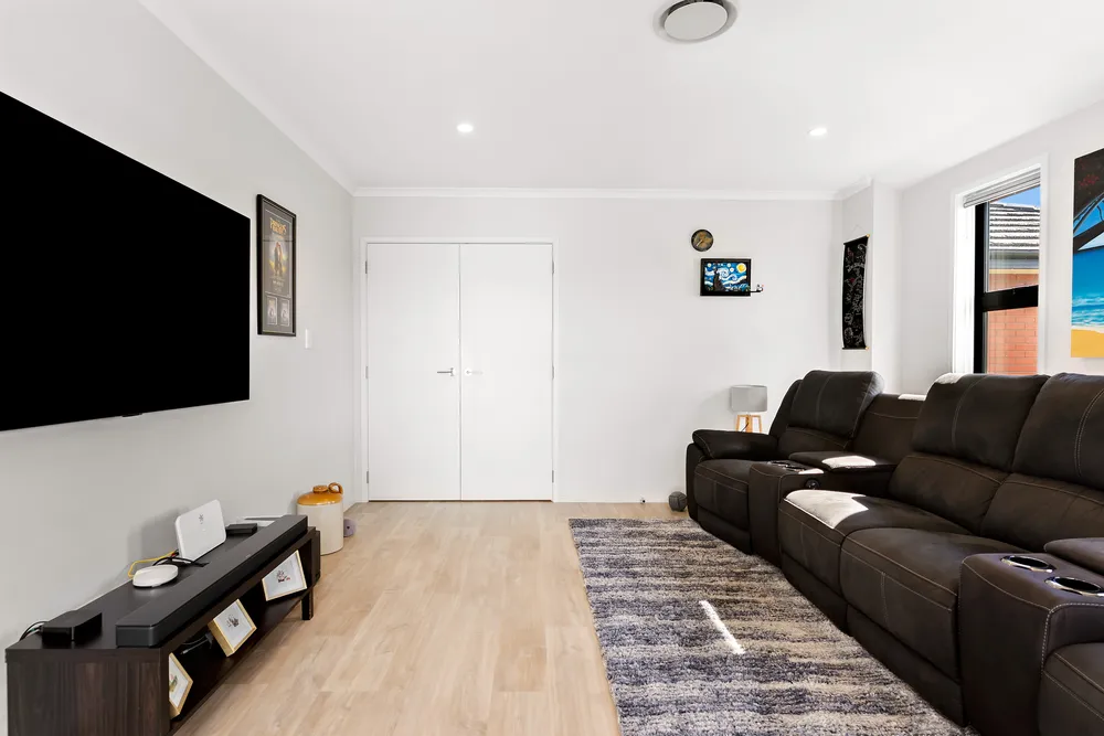 Photos of 29 Lippiatt Crescent