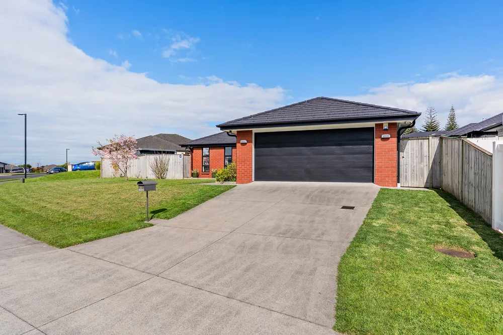 Photos of 29 Lippiatt Crescent