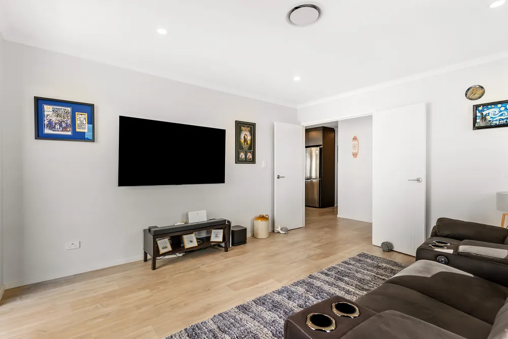 Photos of 29 Lippiatt Crescent