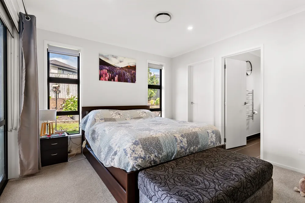 Photos of 29 Lippiatt Crescent