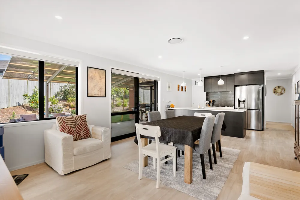 Photos of 29 Lippiatt Crescent
