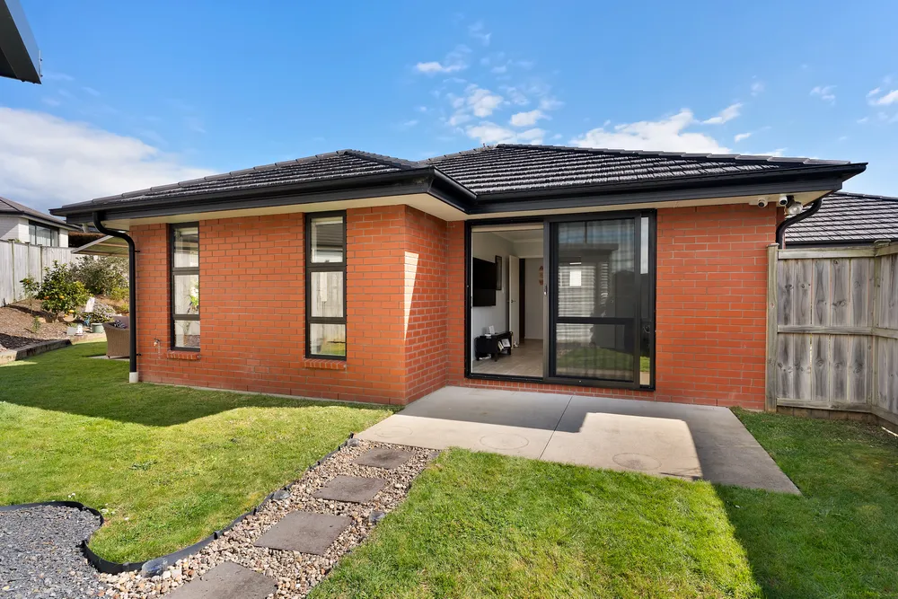 Photos of 29 Lippiatt Crescent