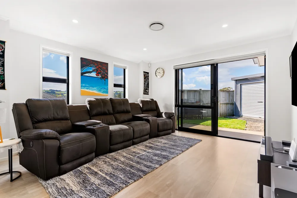 Photos of 29 Lippiatt Crescent