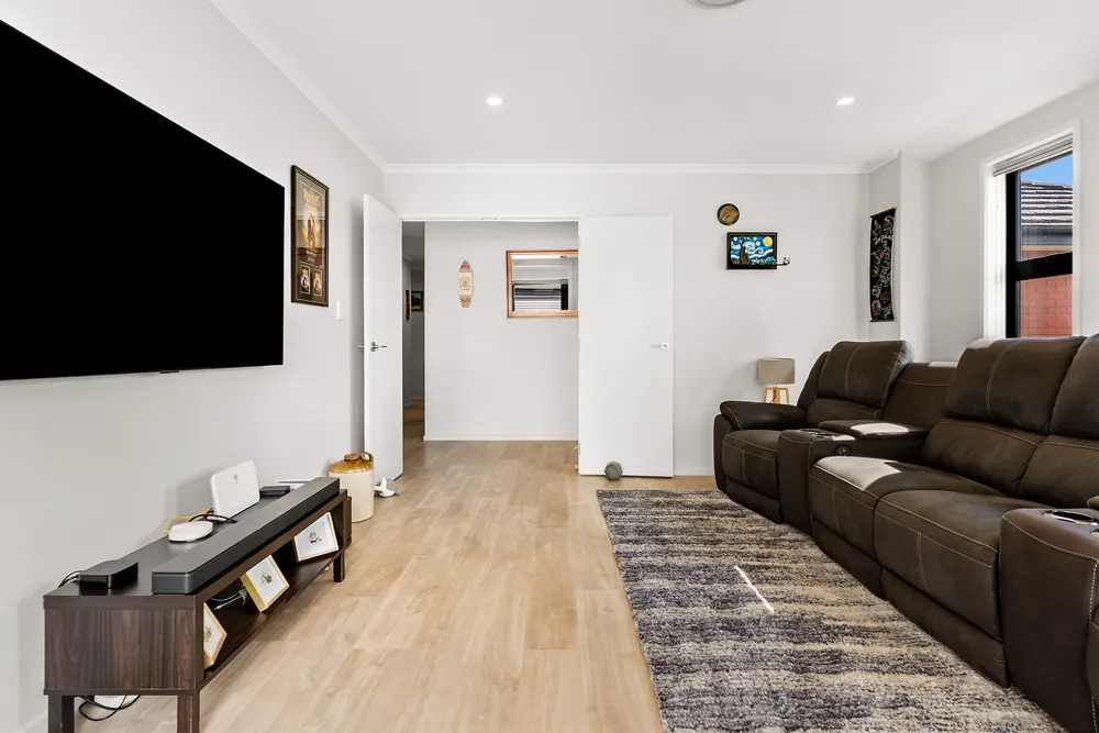 Photos of 29 Lippiatt Crescent
