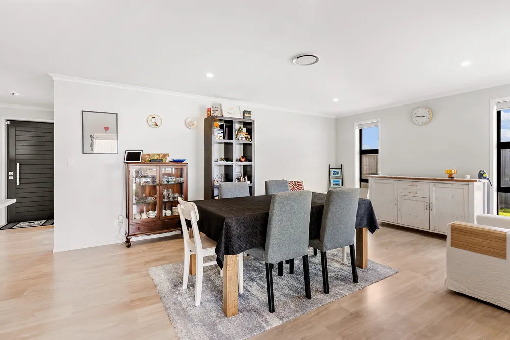 Photos of 29 Lippiatt Crescent