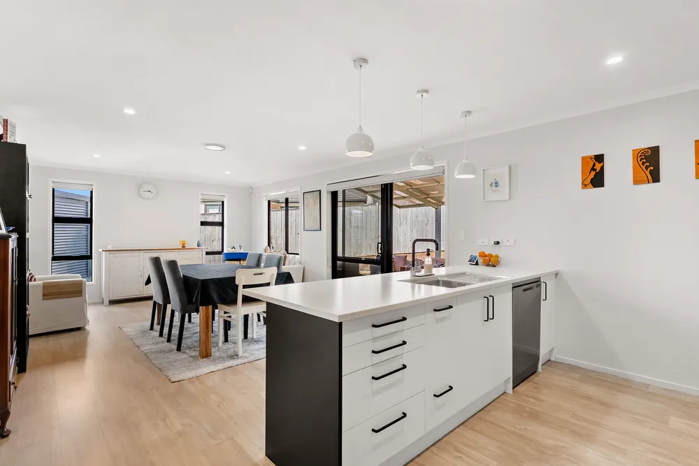Photos of 29 Lippiatt Crescent
