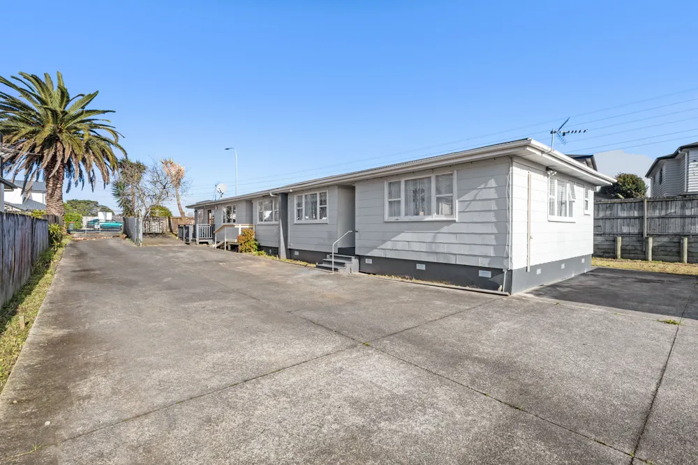 Photos of 297 Massey Road