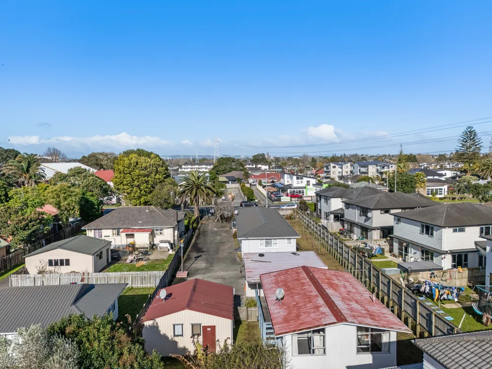 Photos of 297 Massey Road