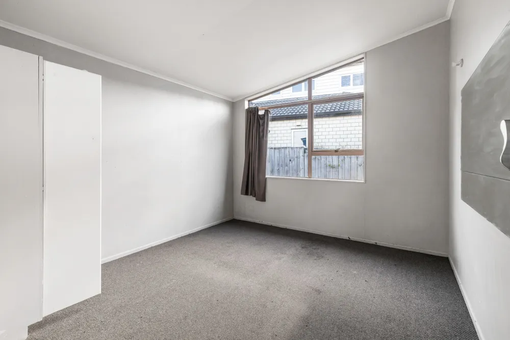 Photos of 297 Massey Road