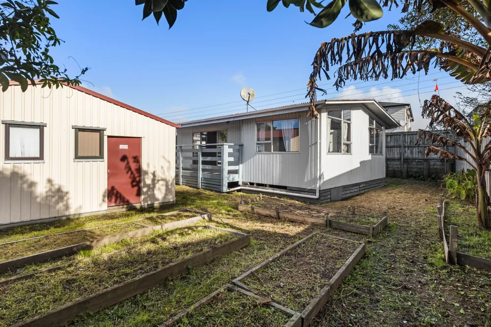 Photos of 297 Massey Road