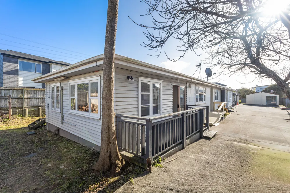 Photos of 297 Massey Road
