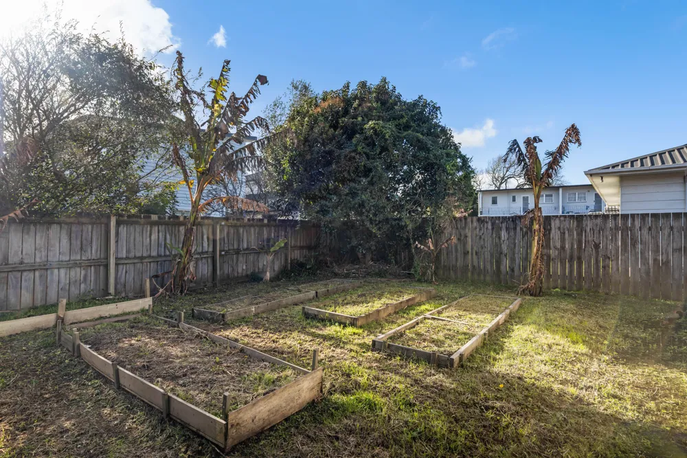 Photos of 297 Massey Road