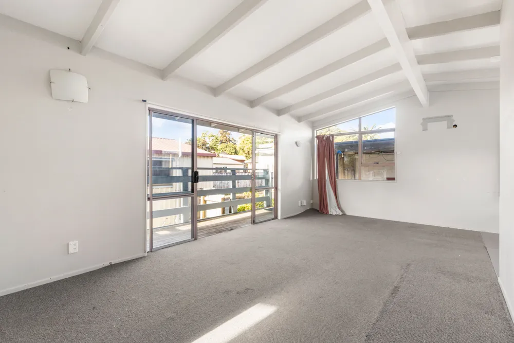 Photos of 297 Massey Road