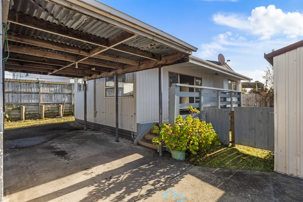 Photos of 297 Massey Road