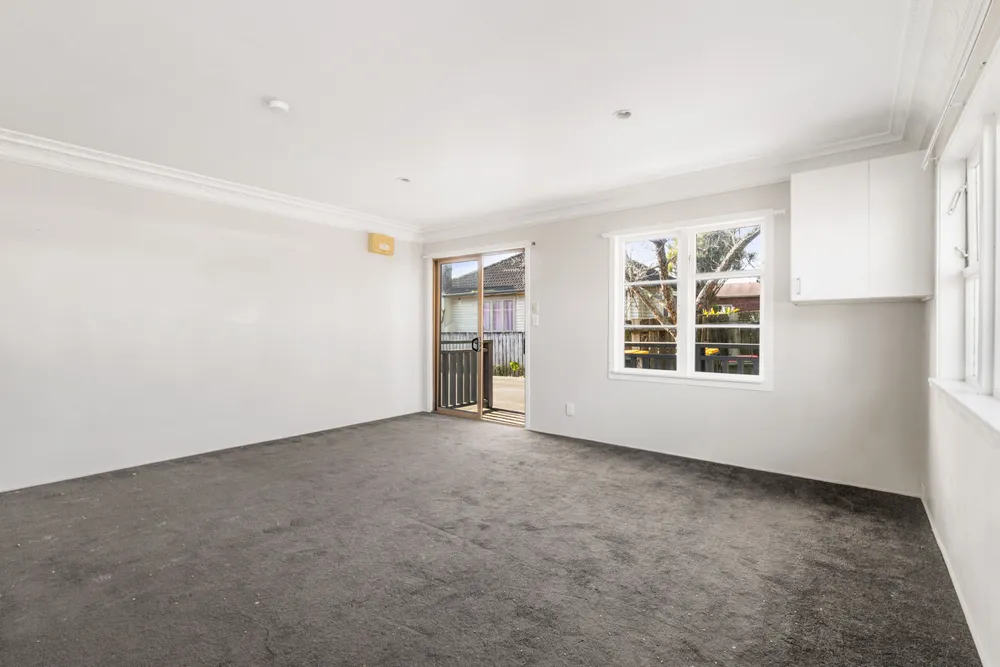 Photos of 297 Massey Road
