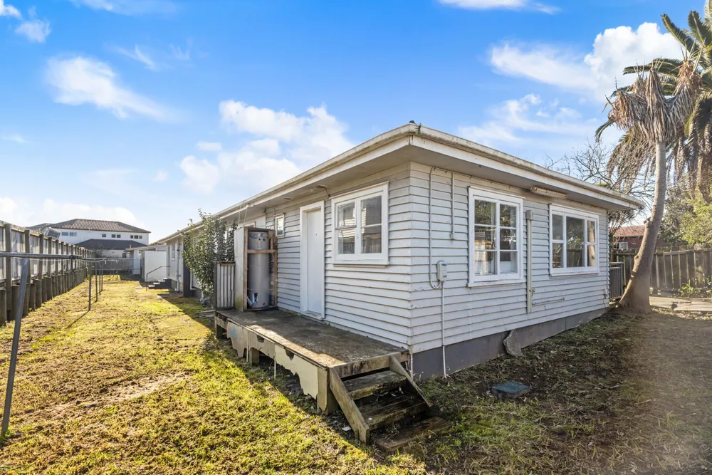 Photos of 297 Massey Road
