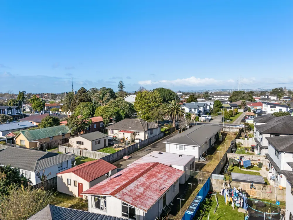 Photos of 297 Massey Road