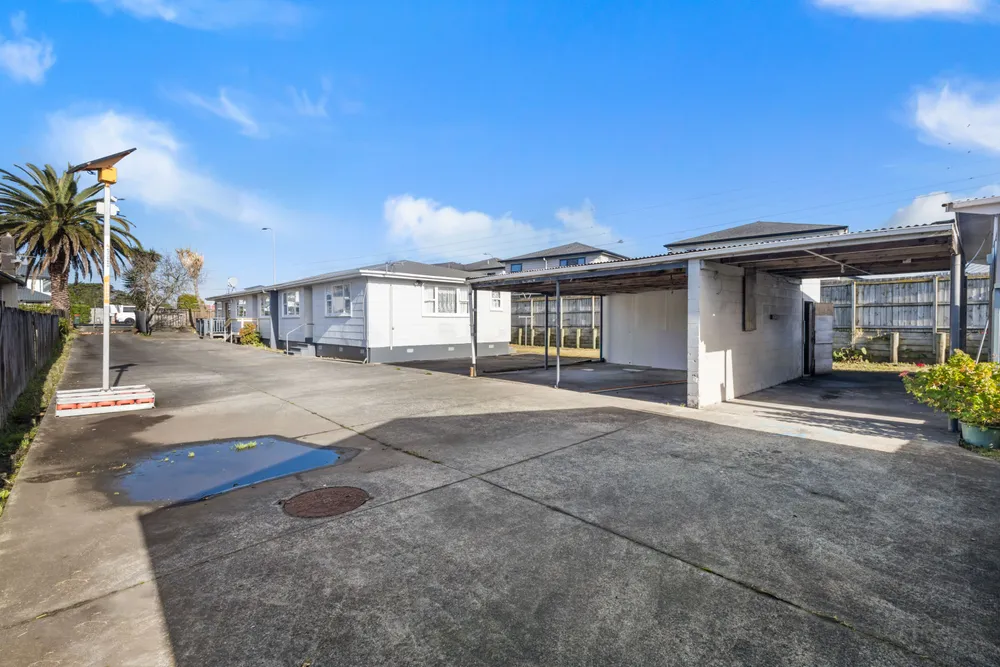 Photos of 297 Massey Road