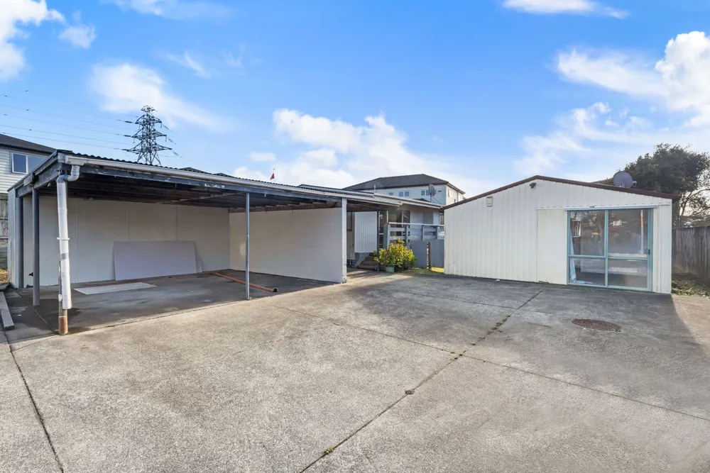 Photos of 297 Massey Road