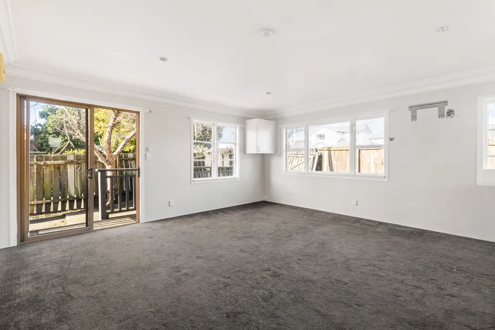 Photos of 297 Massey Road