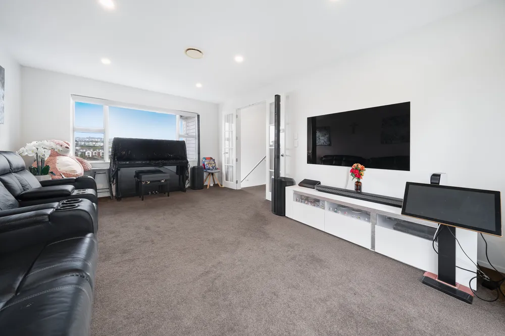 Photos of 39 Colonial Drive