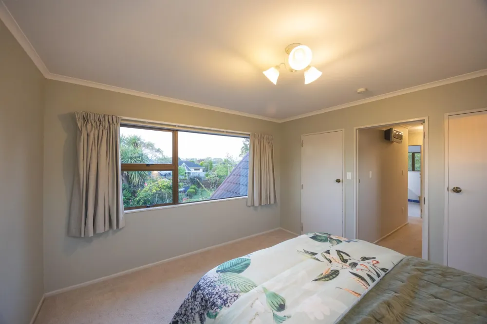 Photos of 77A Waterloo Crescent