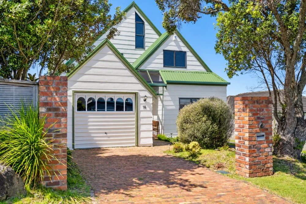 Photos of 16 Elliot Street