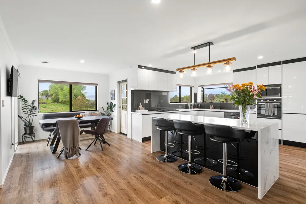 Photos of 540 Runciman Road