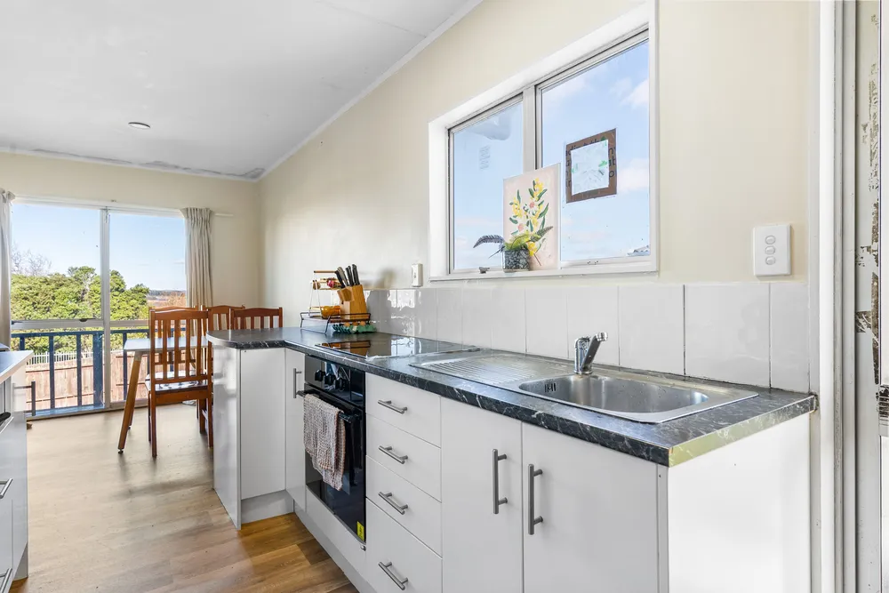 Photos of 185 Coxhead Road