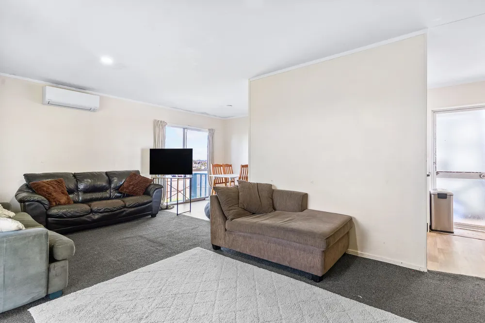 Photos of 185 Coxhead Road