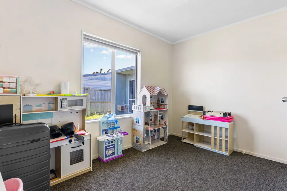 Photos of 185 Coxhead Road