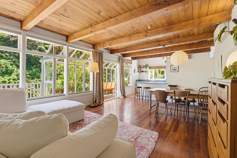 Photos of 335 Ohiro Road