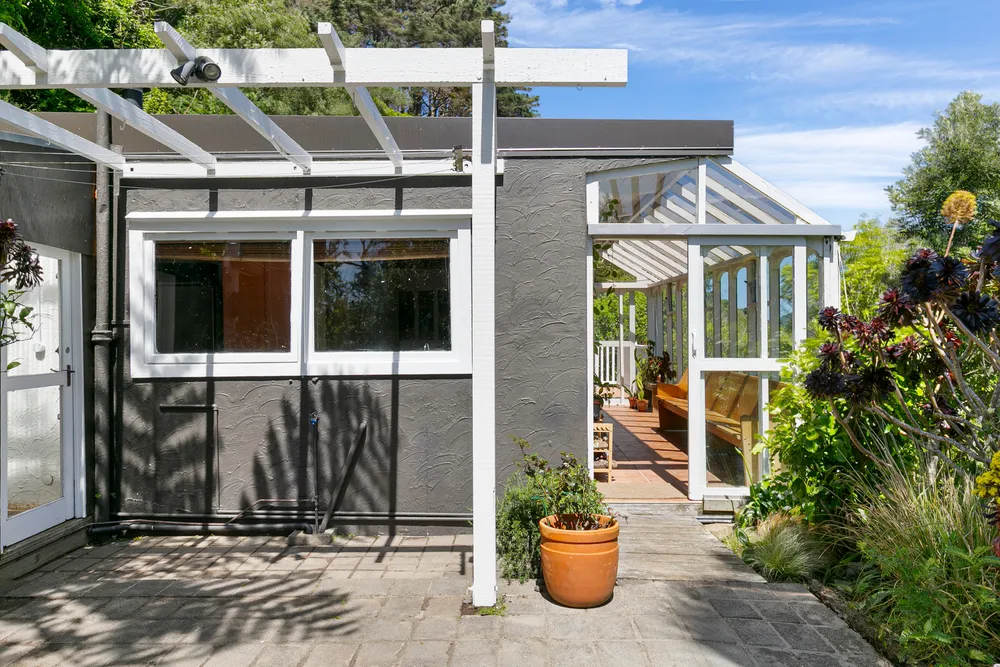 Photos of 335 Ohiro Road