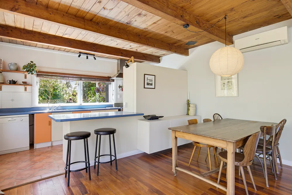 Photos of 335 Ohiro Road