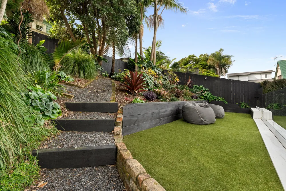 Photos of 16 Georgina Street