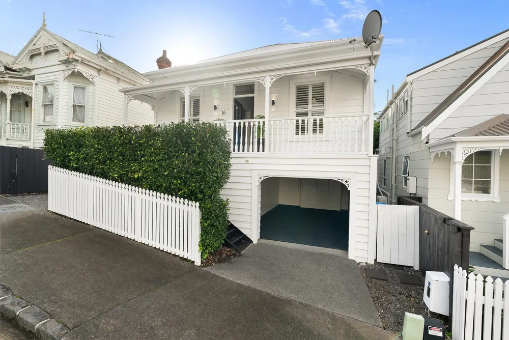 Photos of 16 Georgina Street