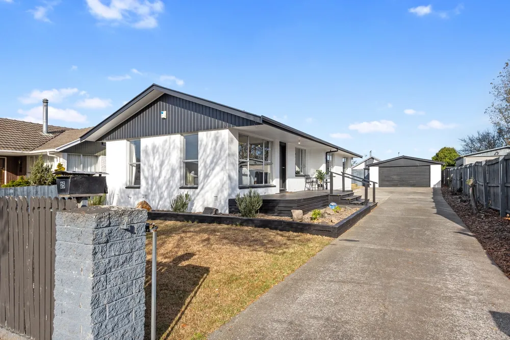 Photos of 25 Heathglen Avenue