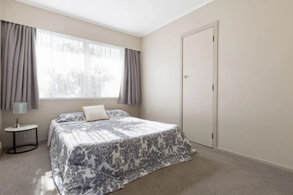 Photos of 9 Deanwell Avenue