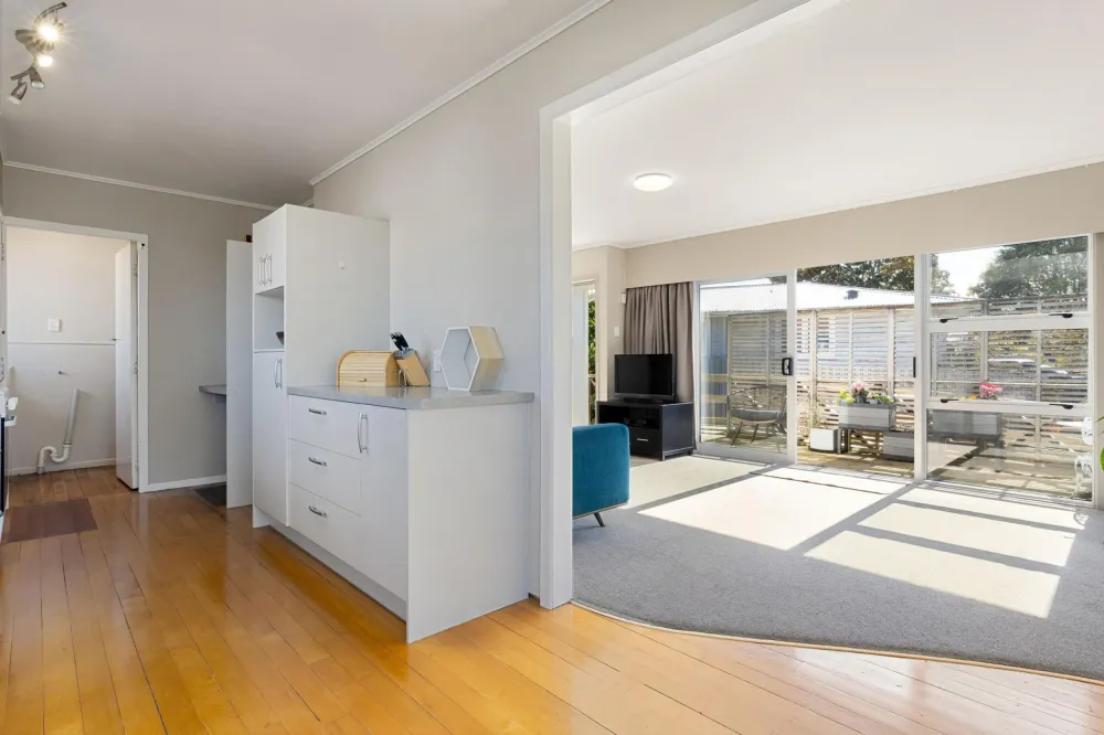Photos of 9 Deanwell Avenue